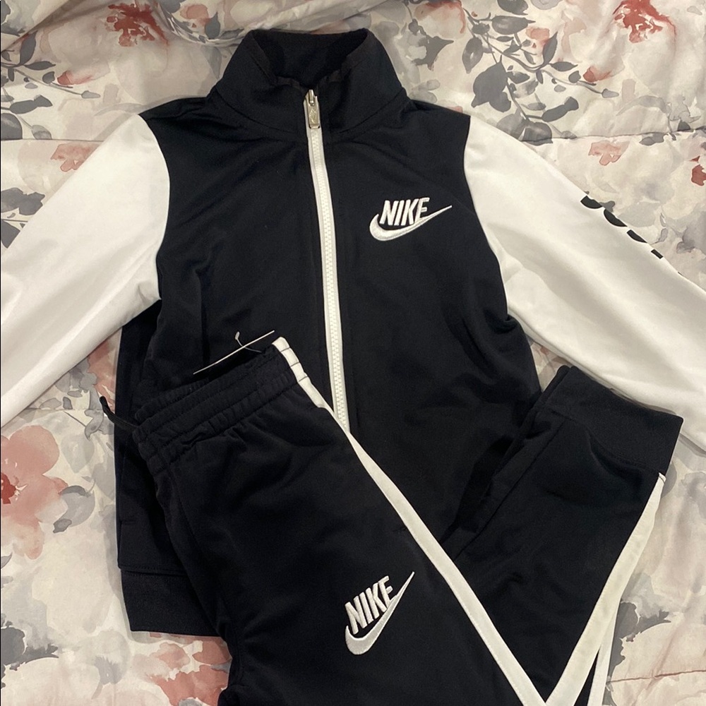 Kids Nike Black and White Tracksuit